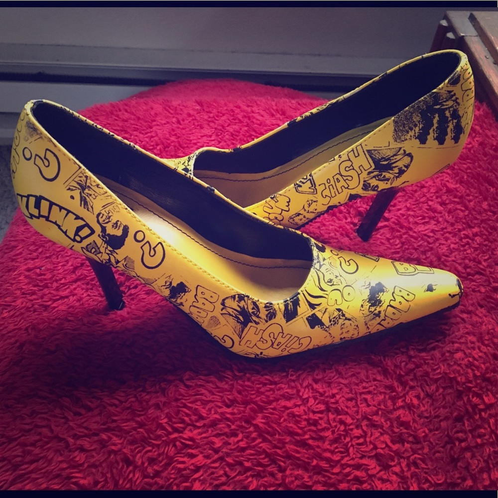 Yellow Comic-Print Pointed Toe Pumps - Women's Heels